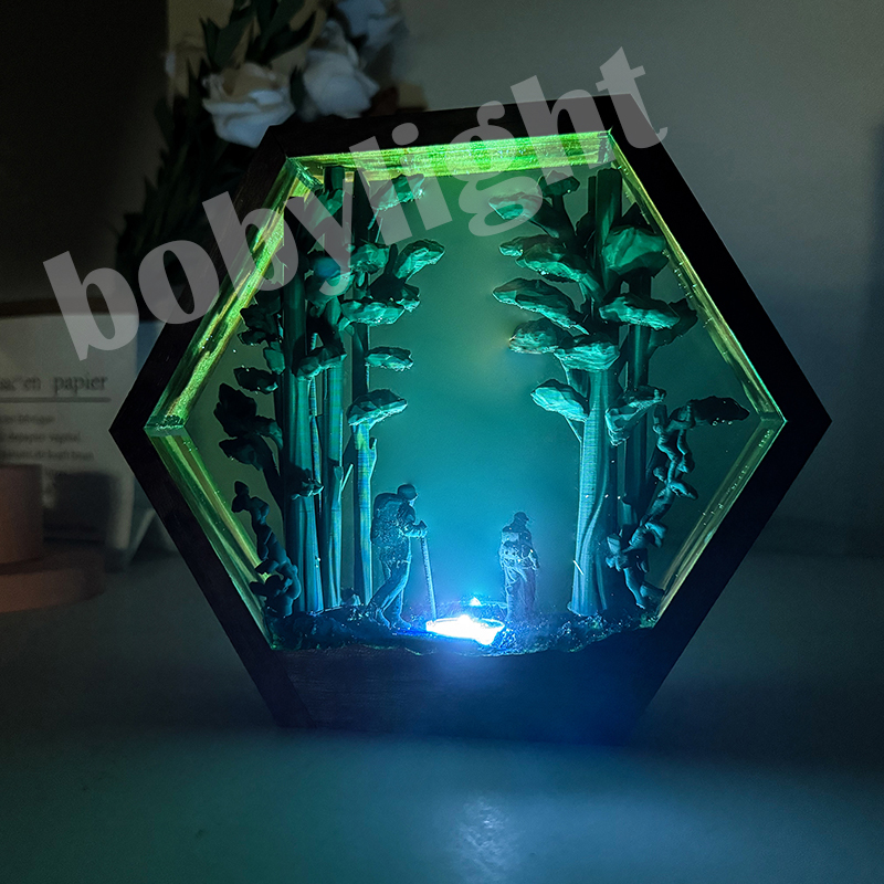 Lighting Table Decor - Wandfahrer-Figur Tischlampe aus Kunstharz Regenwald-Wandern Farbenfrohe